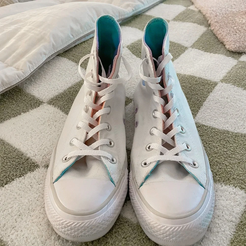 ❗️SOLD ON MERCARI! - White Converse Chuck Taylor All Star - size 8 - Picture 3 of 4